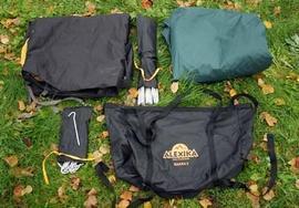 Комплект : внешний тент, внутренний тент, дуги, колышки, чехол Двухместная туристическая палатка с повышенной ветроустойчивостью. Alexika Nakra 2