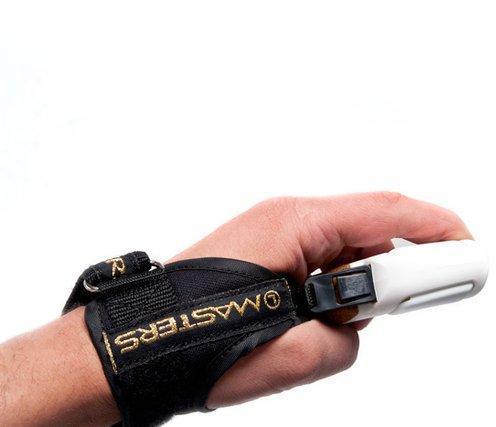 Система быстрого отсоединения темляка для удобного высвобождения руки во время тренировки. Телескопические палки для скандинавской ходьбы Masters Training