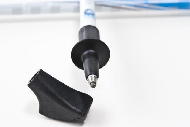 Карбидовый наконечник из твердосплавных металлов обеспечивает лучшее сцепления с грунтом, льдом и каменными породами. Телескопические палки для скандинавской ходьбы Masters Training