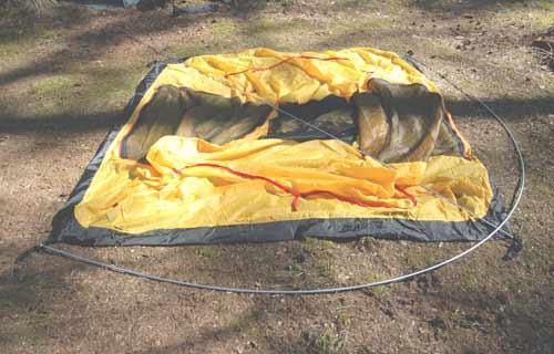 Вставить наконечники дуг в люверсы по углам палатки. Инструкция по Rondo 3 Plus